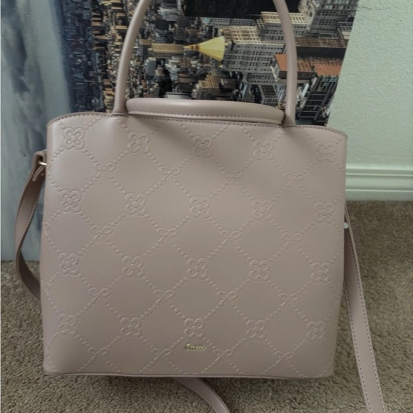 Brand new GROSSI Chic Blush Shoulder Bag with Gold Accents - Picture 3 of 7